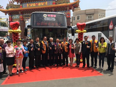 捐血回饋社會 中市神岡獅子會捐贈大型捐血車