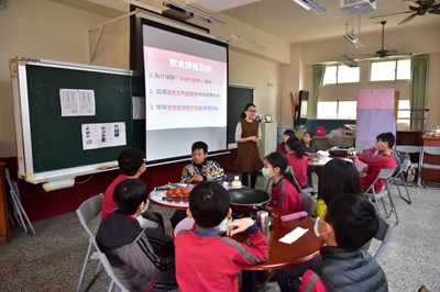 中市東光國小食育課 實作課程帶領學童認識食材、均衡飲食