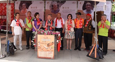 張副市長邀市民一睹 木雕大師現場創作精湛工藝