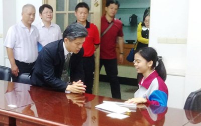 教育局長巡視國中教育會考清水高中考場 為考生加油打氣