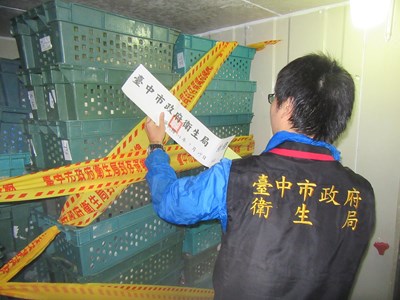 中市鼓勵食安檢舉 查獲太平冷凍雞腿廠3萬5千公斤效期疑慮產品