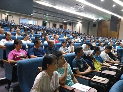 蔡東纂教授講授火龍果種植技術 「農業大學堂」座無虛席