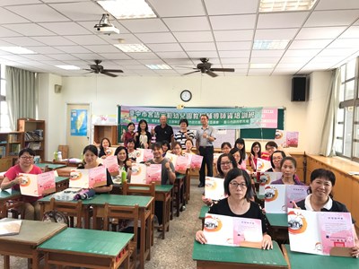 民俗技藝研習班及客語認證輔導班今結業 客委會主委頒證書肯定