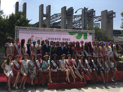 50國選美皇后為台中花博宣傳    農業局長：將花博行銷至國際