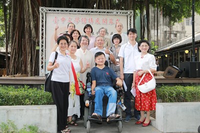 台中文學館週年雙特展 「抽籤詩」認識母語文學