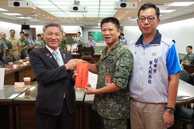 中市張副市長致贈秋節慰勞金 感謝國軍奉獻