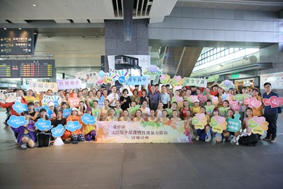 中市府高鐵舞蹈快閃 宣導「525 我愛我」兒少保護-3