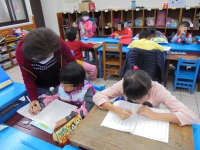 中市府推動弱勢學生獎補助措施(1)