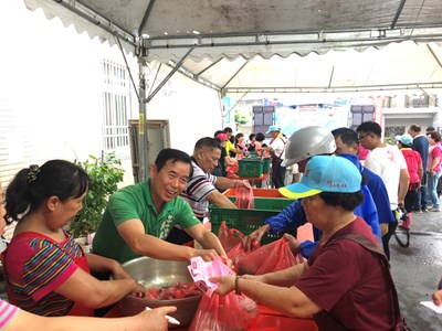 結合端午送溫情