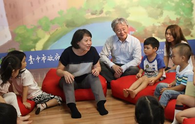 市長夫人廖婉如女士說故事與孩童互動3