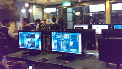 市府公安聯合稽查小組實施臨檢