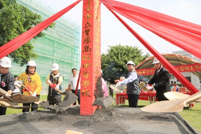 林市長出席動土典禮，為工程開工祝禱。