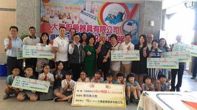 1071002-大雅廚具捐贈機器人經費_181002_0023