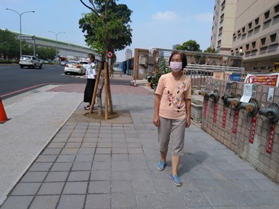 文心路人行道嚴格取締