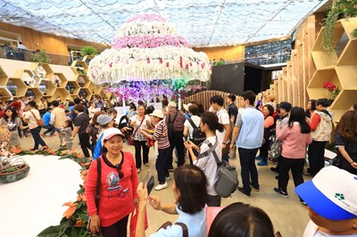 賴院長參觀馬場園區與花舞館