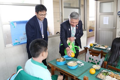 學校營養午餐推廣在地水果 張副市長視察試辦成效