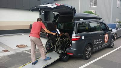 中市長照2.0交通接送服務 失能長者就醫往返更方便