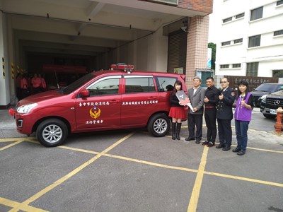 今(9)日捐贈台中市政府消防局一輛消防警備車，希望藉此拋磚引玉，鼓勵民間企業踴躍挹注消防救災資源