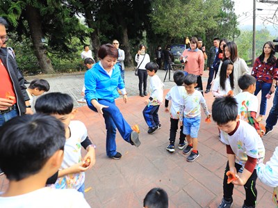 小學童自製影片邀約媽媽市長 盧市長回應期待 今與孩子們木棉樹下同樂