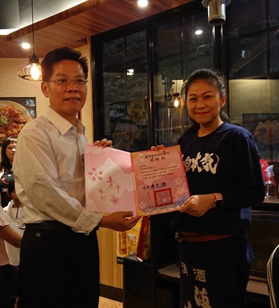 中市府與業者共同關懷弱勢兒童 邀吃燒肉歡度兒童節