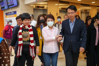 盧市長探視清水火災受傷三兄妹 指示全力協助度過難關