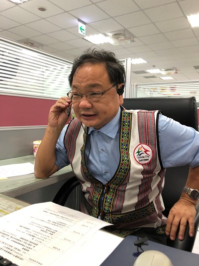 民政局長擔任1999接線生