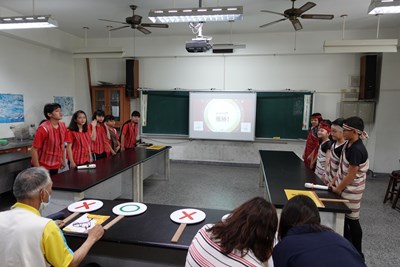 第五屆單詞競賽初賽   隊伍穿傳統服飾參加競賽