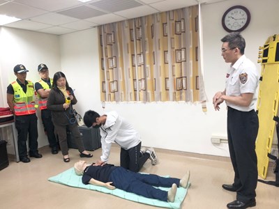 中市消防員教學CPR 掌握搶救黃金時機