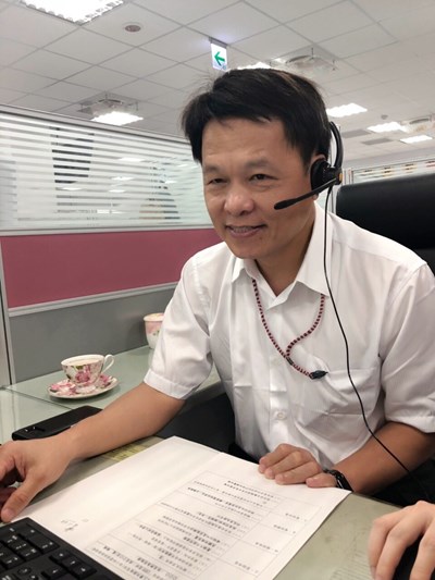 研考會主委曾能汀擔任1999接線生