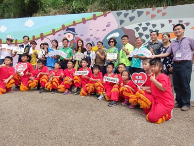 鐵砧山彩繪牆換新裝 灰面鵟鷹等大甲特色意象吸睛photo2(台中市觀光局提供)