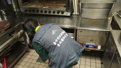 食用便當疑食物中毒  中市府採樣送檢並要求業者暫停供餐