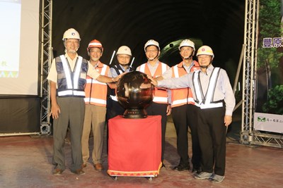 國4豐潭段2號隧道西行線貫通 令狐副市長：串連「大台中環狀線」繁榮地方經濟