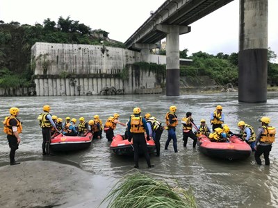 因應颱風季 中市消防局於多水域強化救援訓練