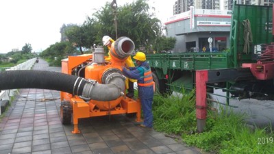 嚴防週五鋒面來襲 中市出動大型抽水機嚴陣以待