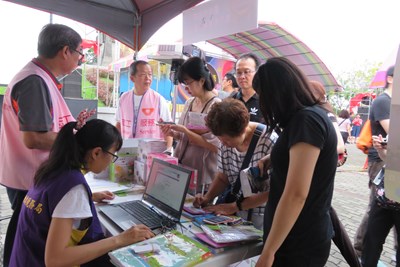 中市府租稅宣導 鼓勵捐發票換宣導品並作公益