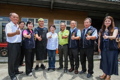 外埔樹生酒莊「紅埔桃酒」世界大賽奪金 盧市長親嚐讚台灣之光