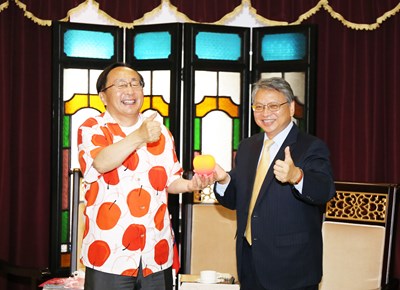 青森縣知事三村申吾宣傳青森蘋果