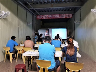 講師教導學員審圖