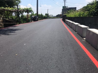 中市府續推「燙平專案」 海線大安多路段路平完工