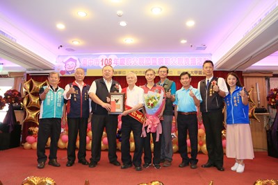 陳副市長祝父親們天天快樂