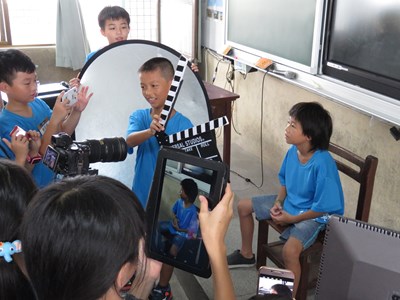中市新聞局兒童影視體驗營 小小導演拍片謝爸爸