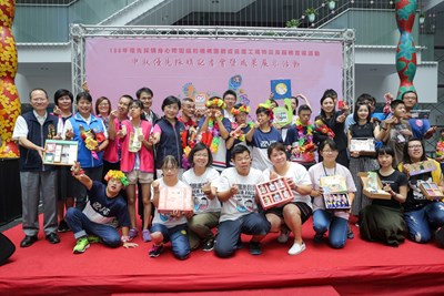 中市府推銷身障團體中秋禮盒 楊副市長：做愛心 送禮更貼心！