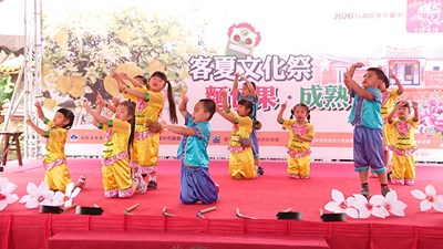 石岡土牛客家文化館百年麵包果樹成熟了！ 客委會辦山城文化體驗活動 