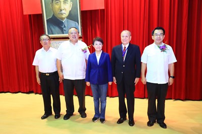 祝福老戰友幸福健康 盧市長感謝退休警察奉獻