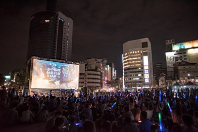 01 台中舊火車站前廣場舉辦《冰雪奇緣》歡唱場放映
