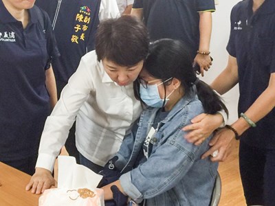 盧市長關心罹難消防員家屬
