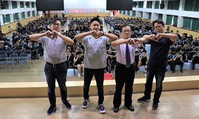 《陪你很久很久》李淳著制服青春亮相！左至右為台中影視發展基金會執行長林盈志、男主角李淳、致用高中校長陳添旺、導演賴孟傑。