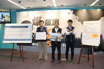 (左起)衛生局長、環保局長、新聞局長召開記者會說明市府立場