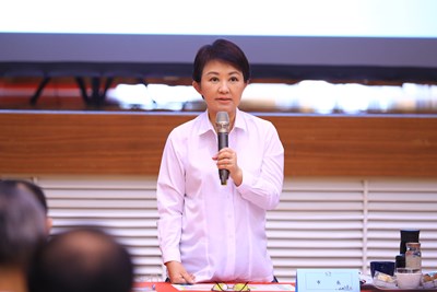 台中市政府今日在龍井區召開行動市政會議，盧市長強調，空汙季加倍嚴懲汙染源。