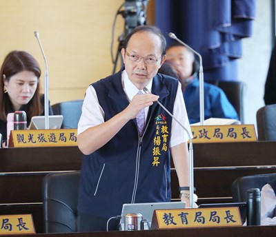 教育局長楊振昇強調會加強宣導學校嚴守行政中立